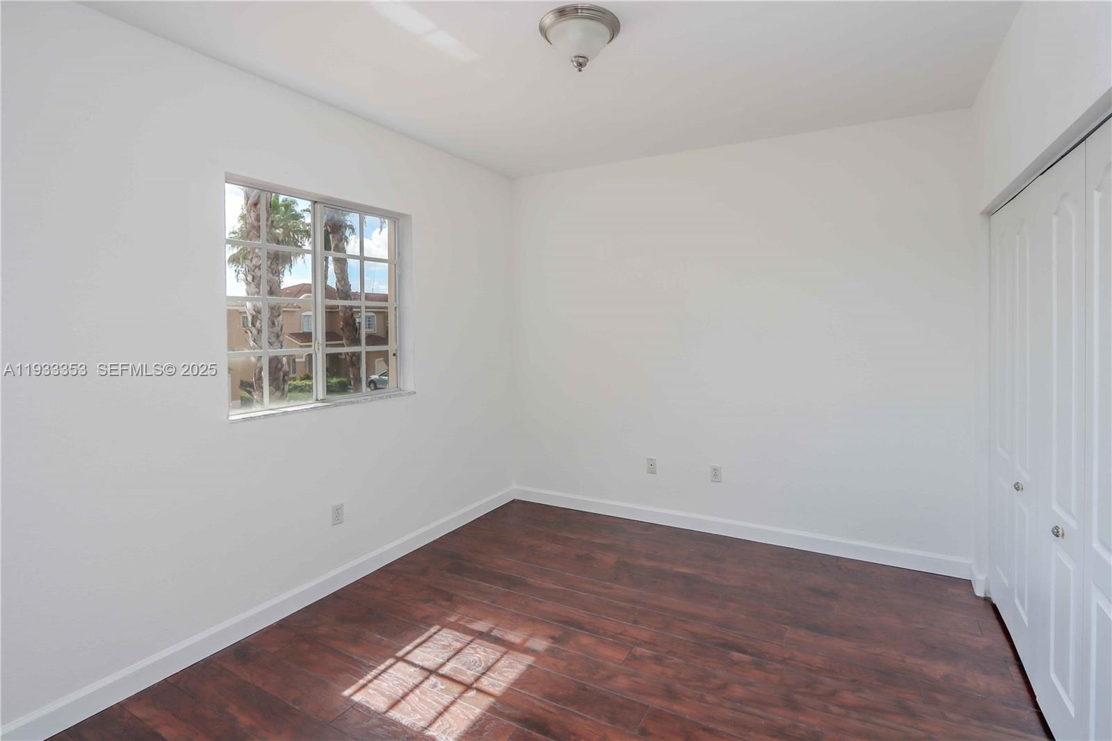 EMERALD LAKES - Residential