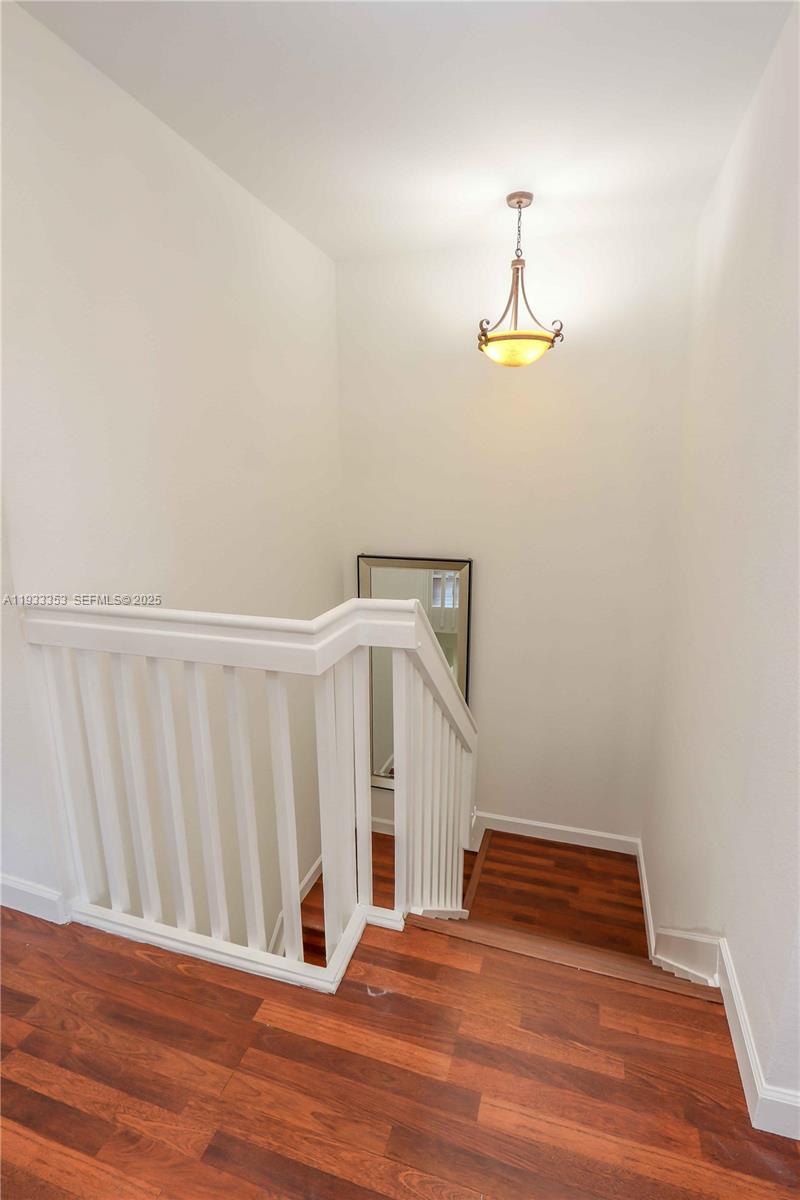 EMERALD LAKES - Residential