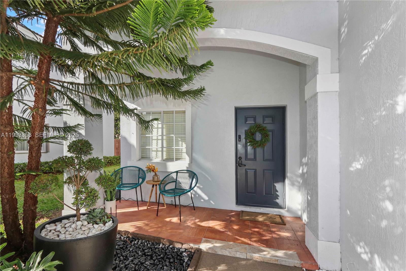 EMERALD LAKES - Residential