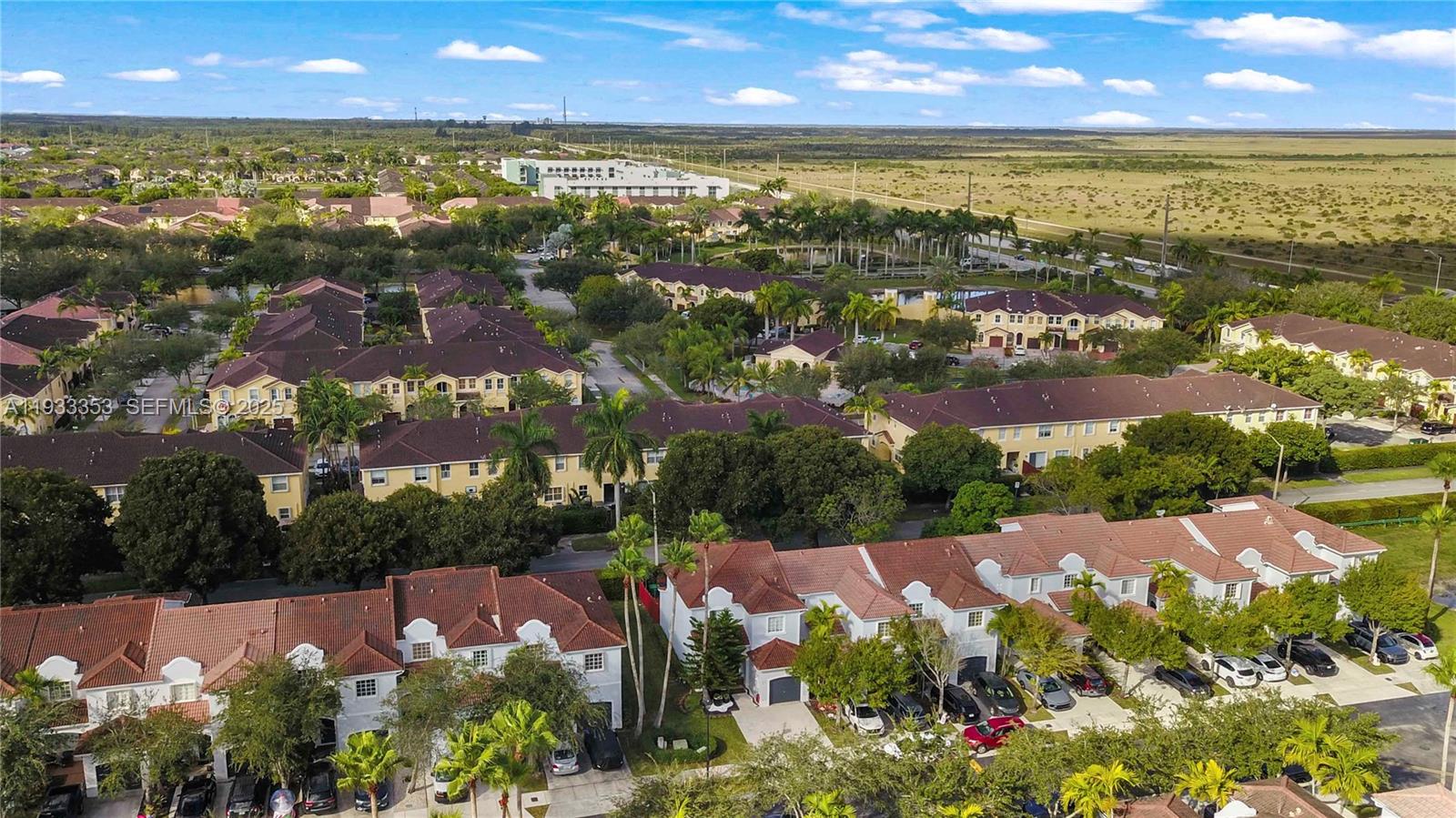 EMERALD LAKES - Residential