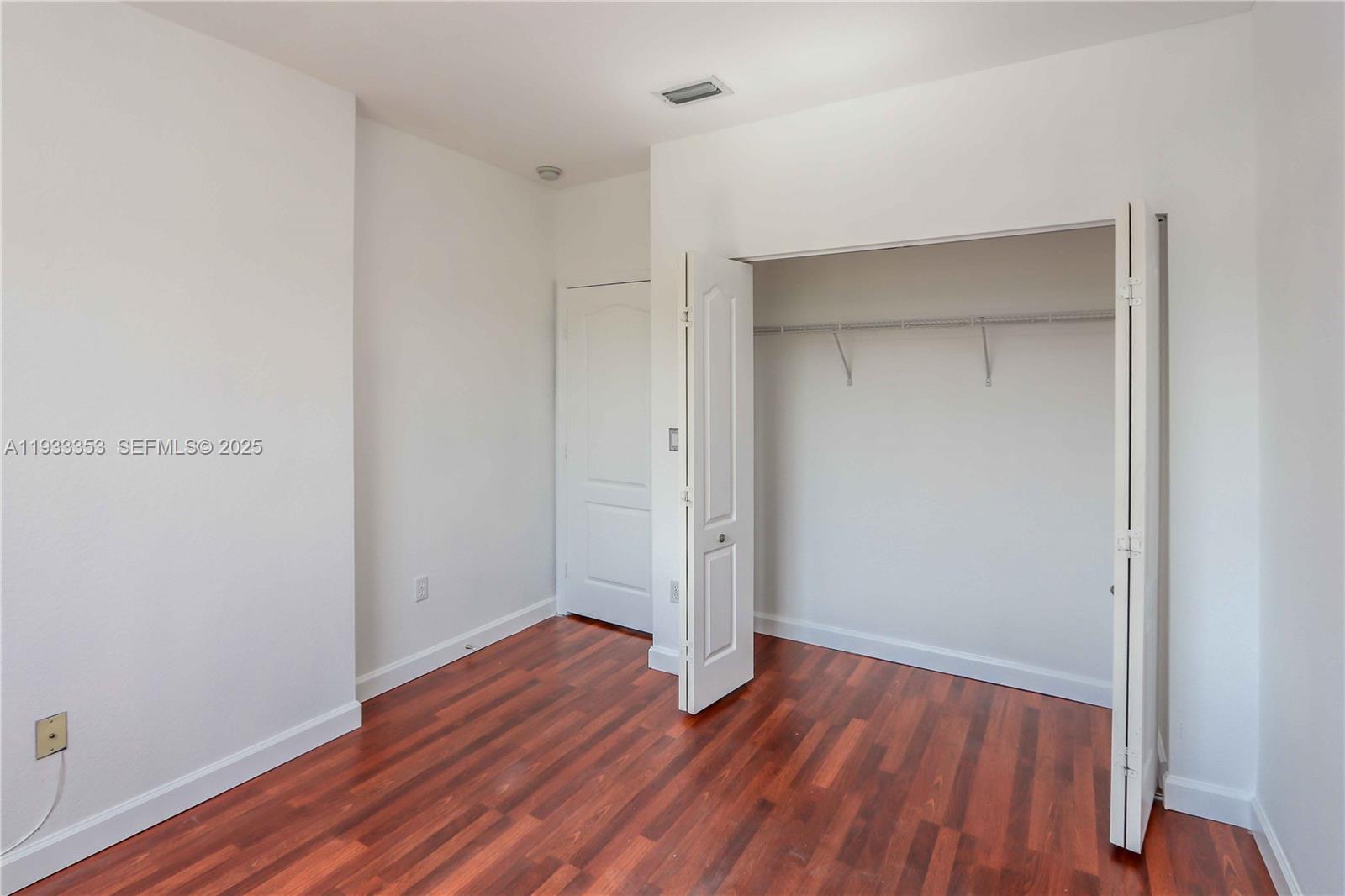 EMERALD LAKES - Residential