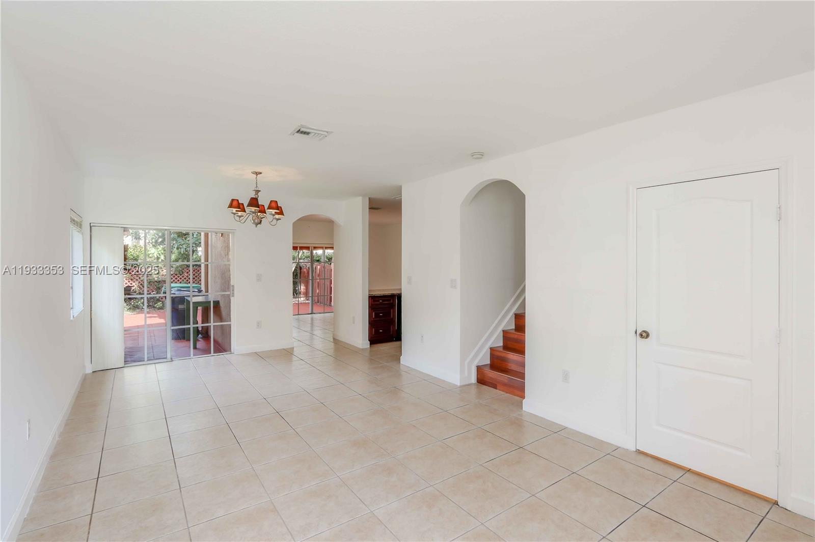 EMERALD LAKES - Residential