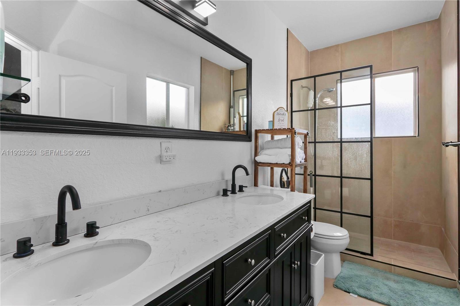 EMERALD LAKES - Residential