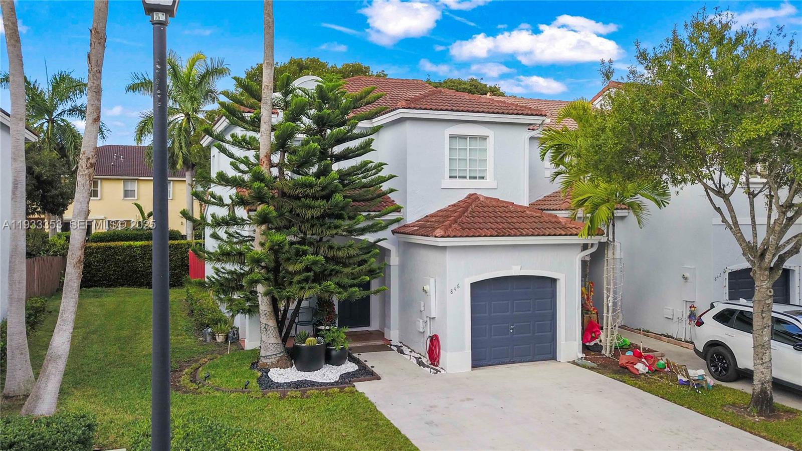 EMERALD LAKES - Residential