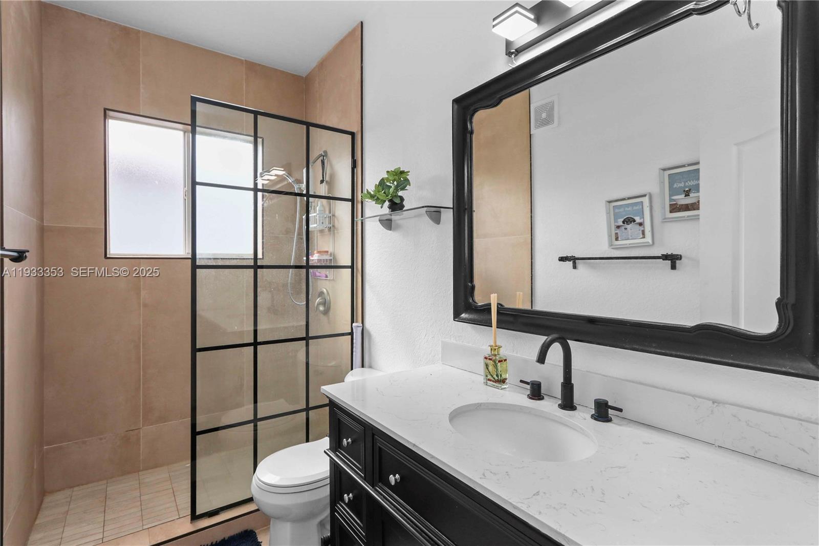 EMERALD LAKES - Residential