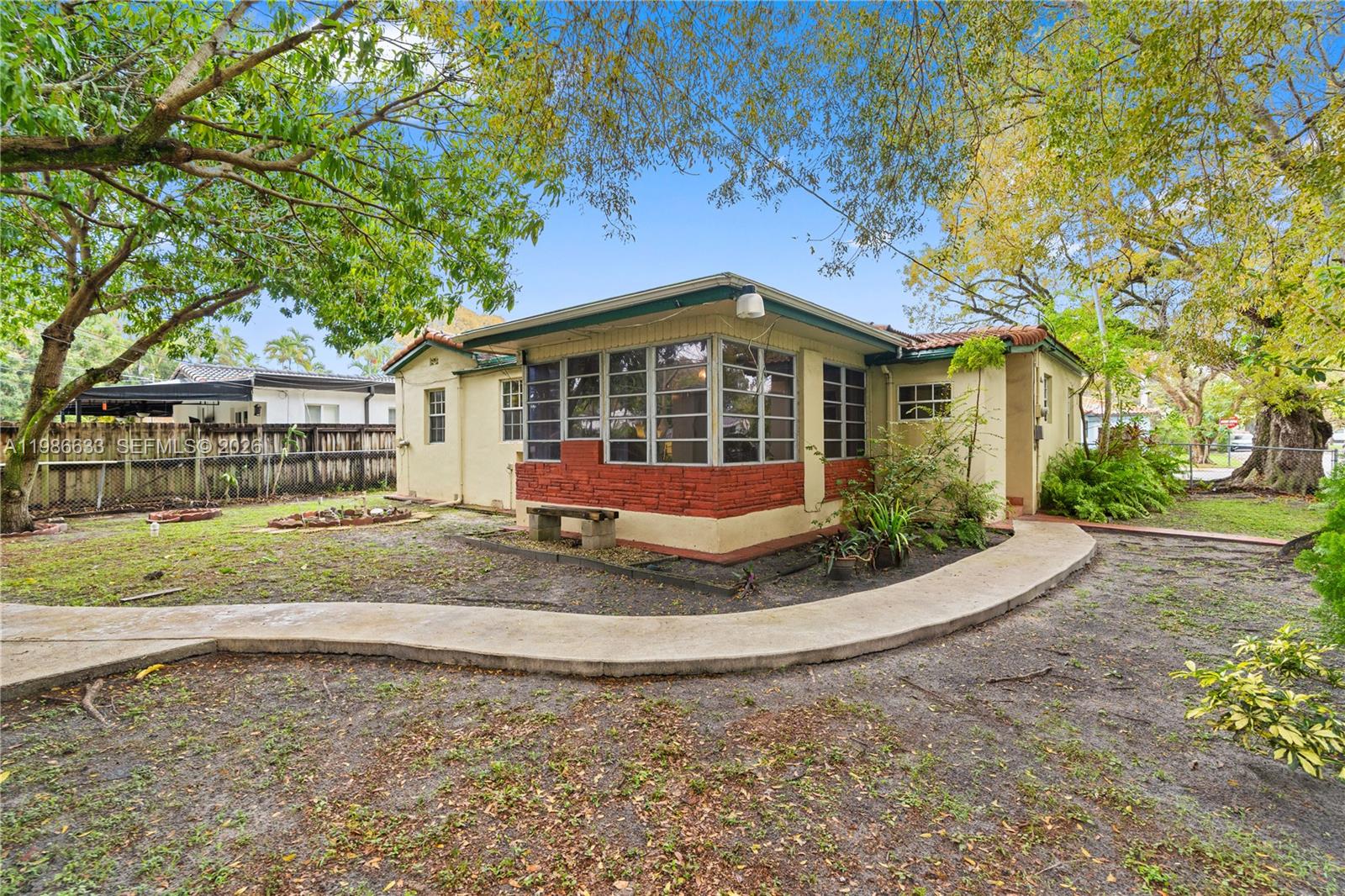 PORTER MANOR - Residential