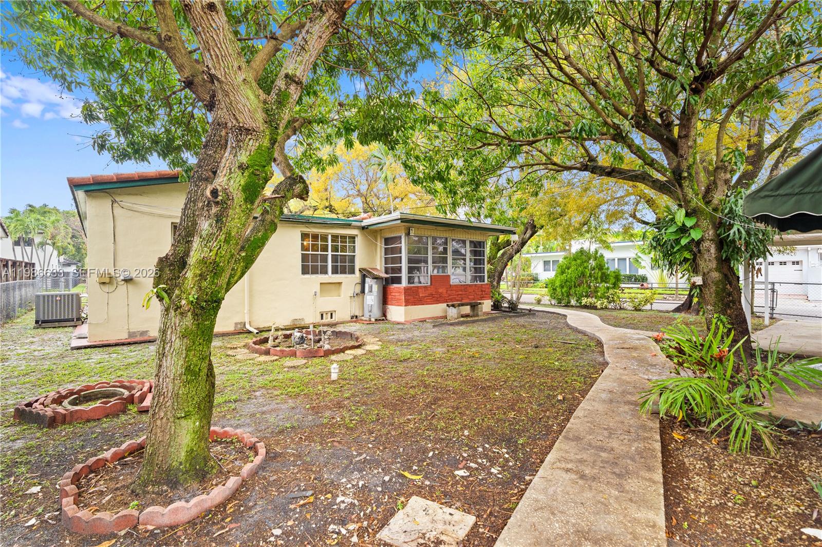 PORTER MANOR - Residential