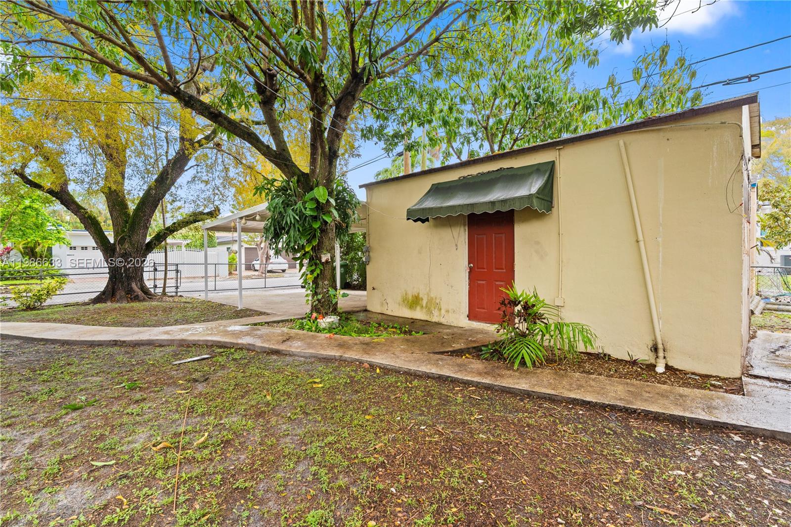 PORTER MANOR - Residential