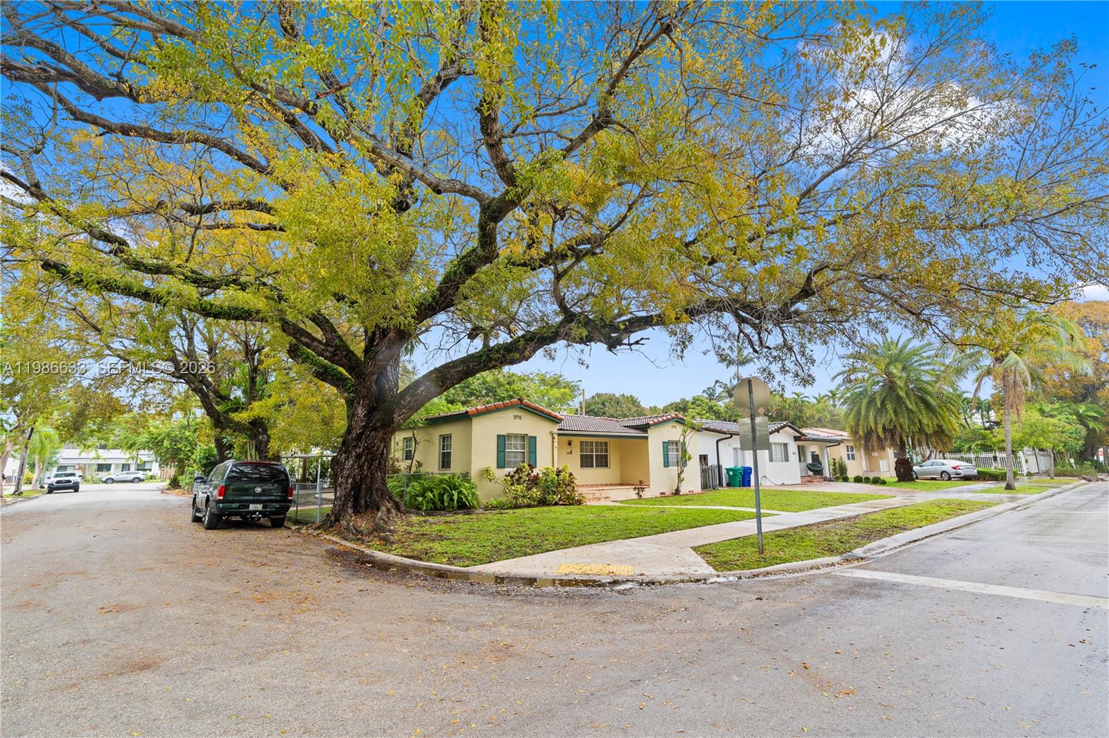 PORTER MANOR - Residential