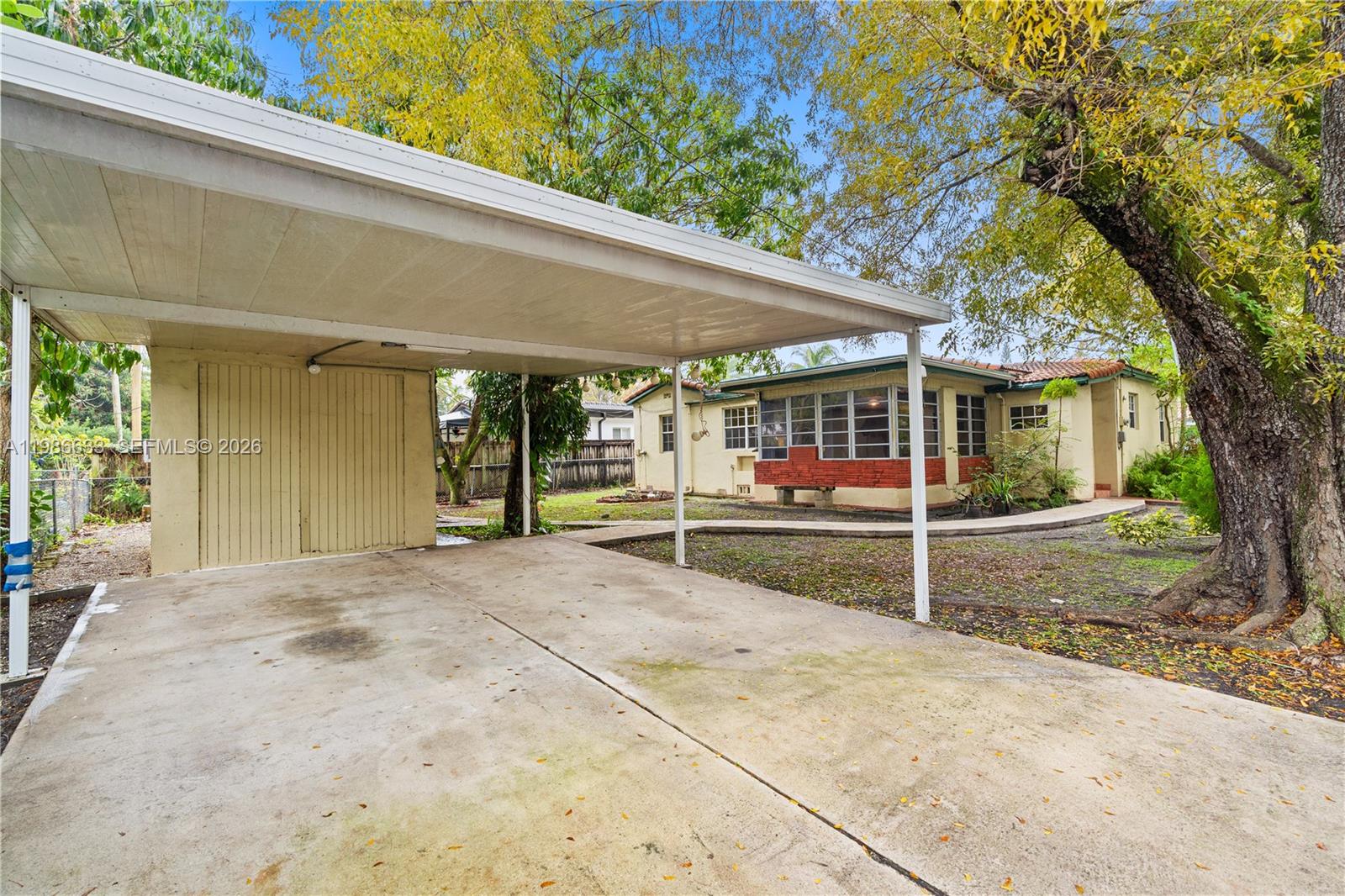 PORTER MANOR - Residential