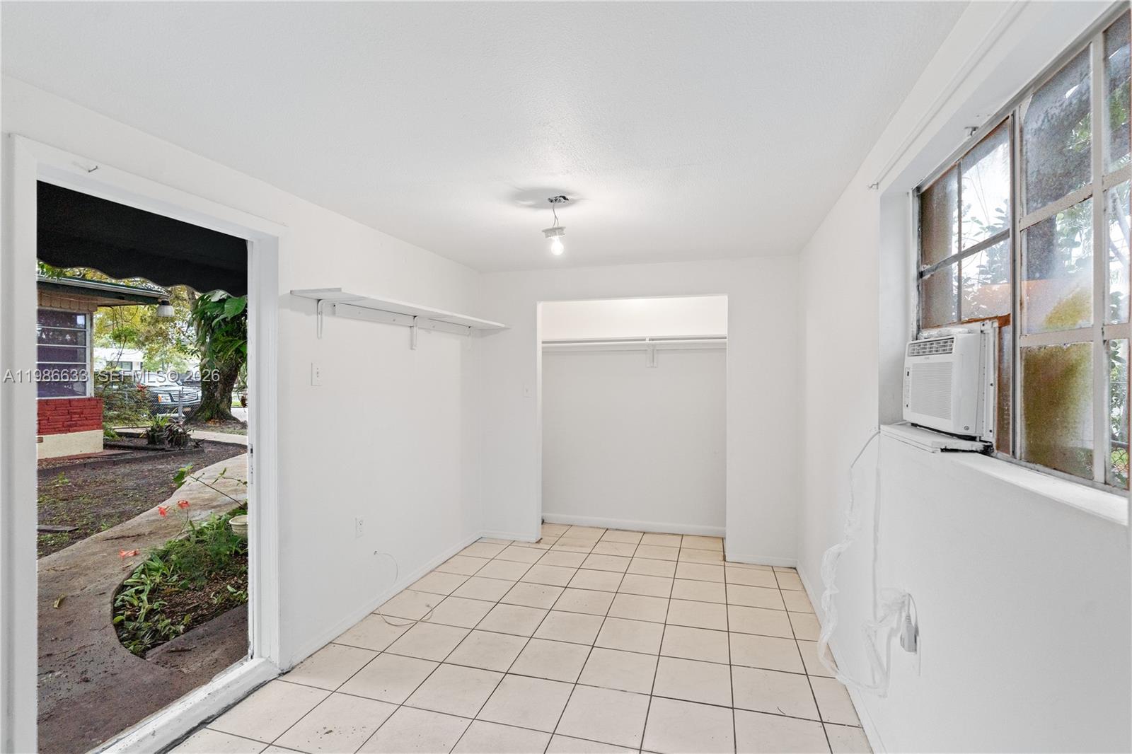 PORTER MANOR - Residential