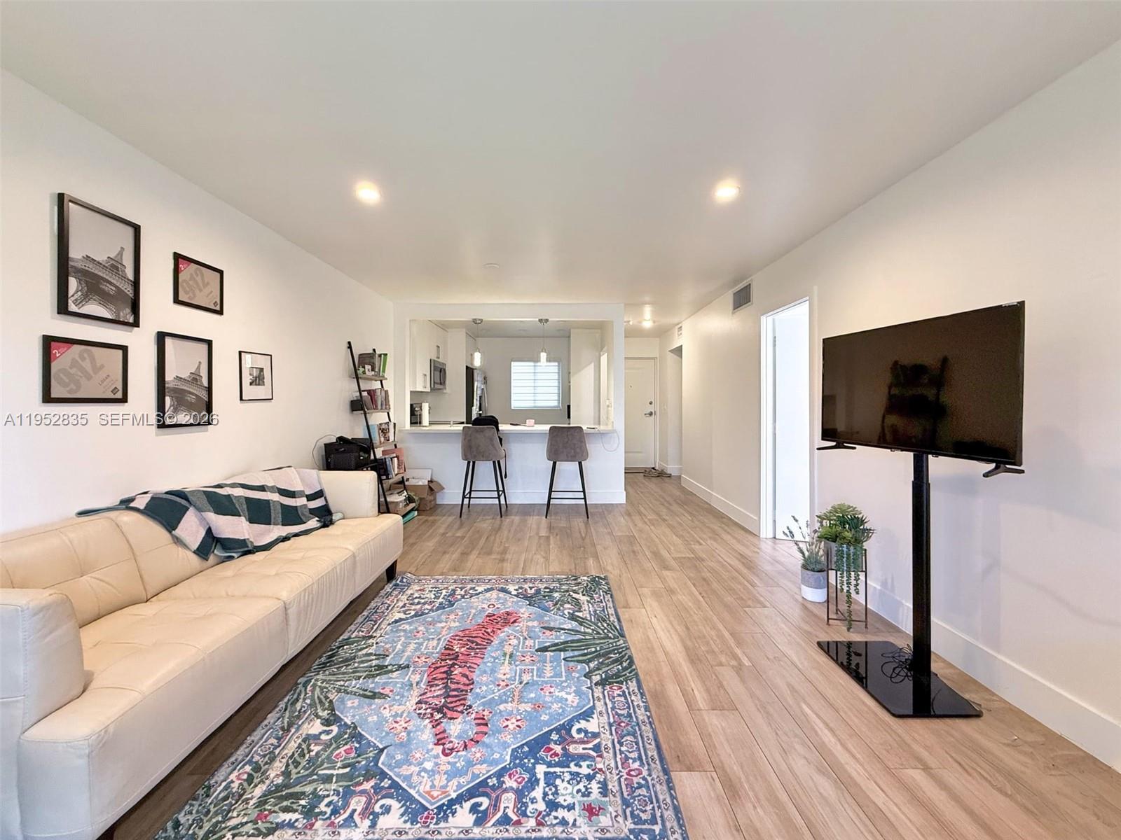 VILLAGE OF KINGS CREEK CO - Residential