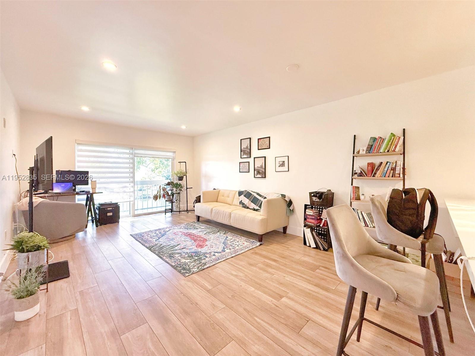 VILLAGE OF KINGS CREEK CO - Residential