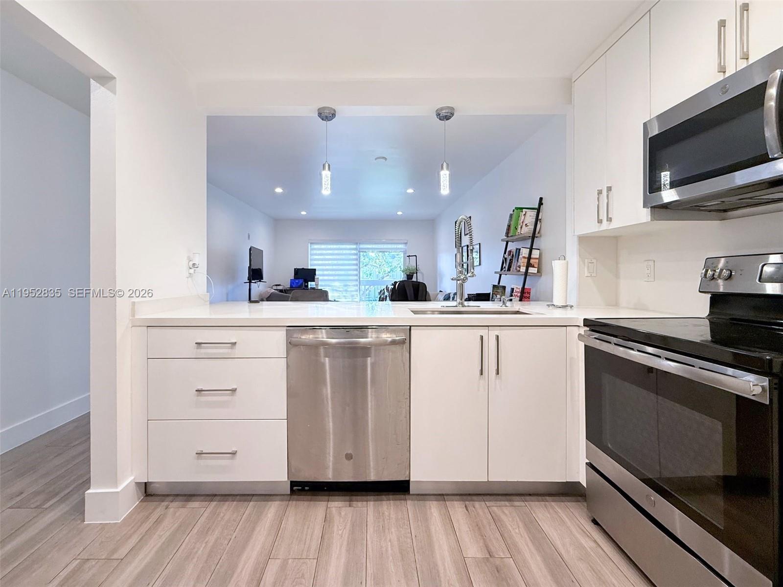 VILLAGE OF KINGS CREEK CO - Residential