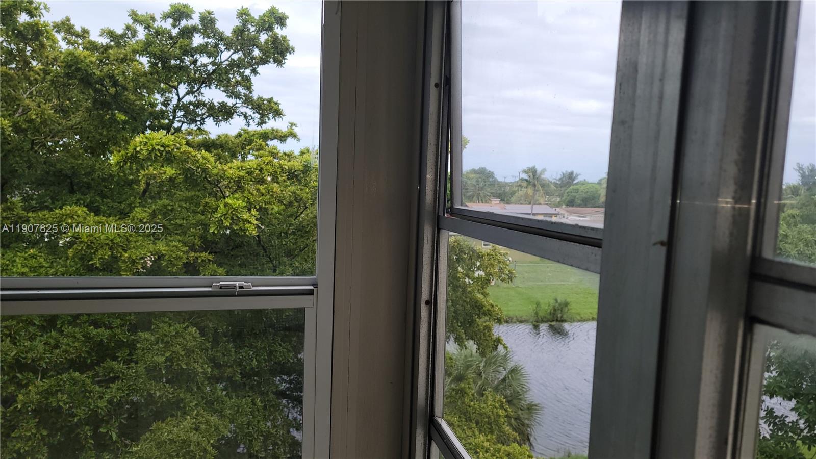 LAKE PARK GARDENS 1 INC C - Residential Lease