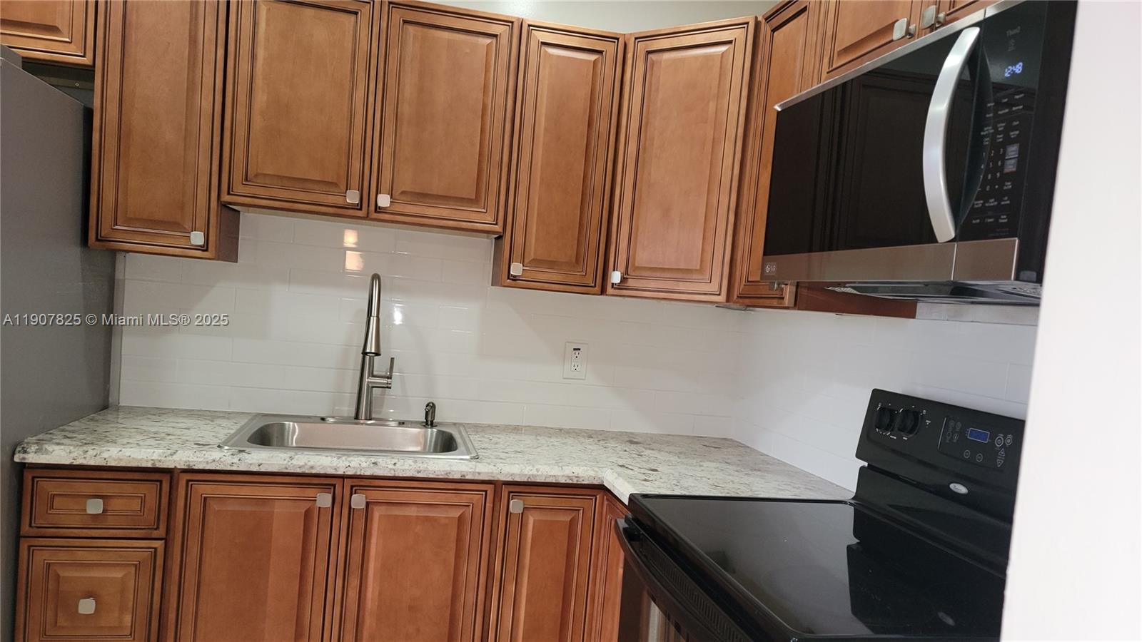 LAKE PARK GARDENS 1 INC C - Residential Lease