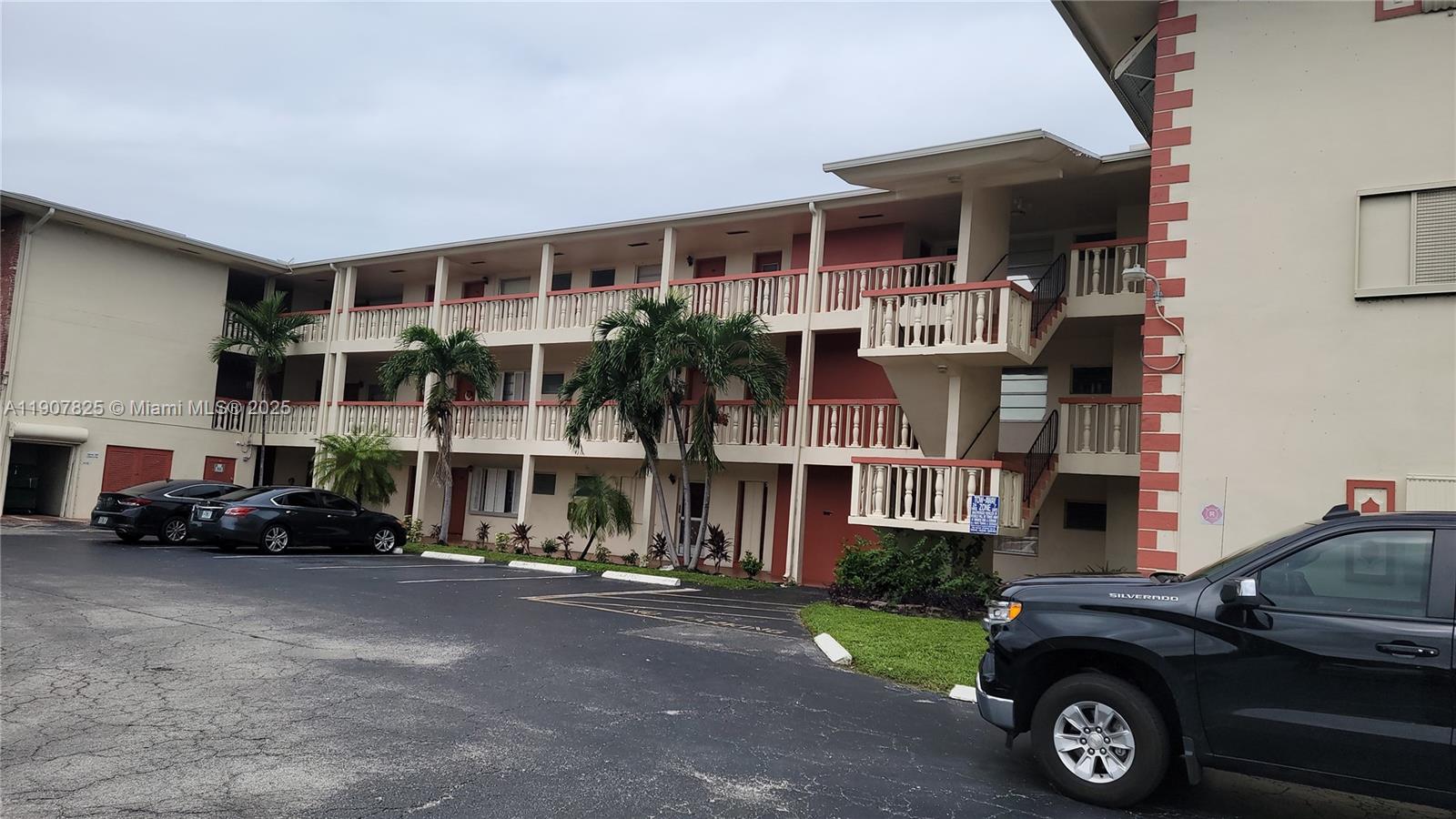 LAKE PARK GARDENS 1 INC C - Residential Lease