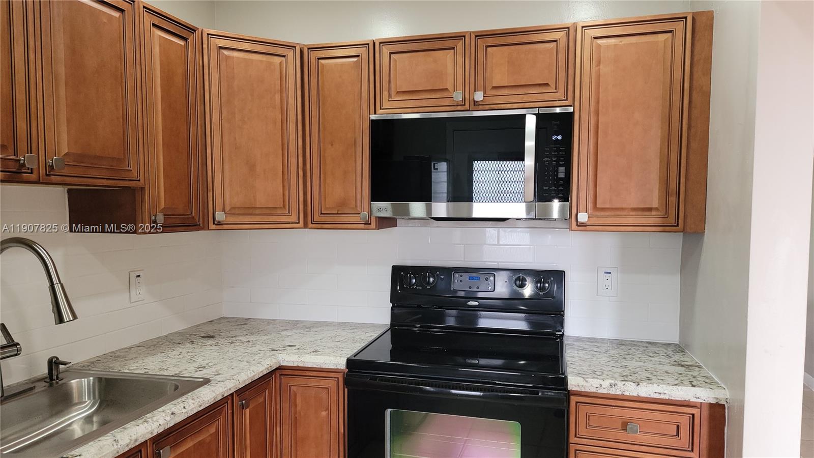 LAKE PARK GARDENS 1 INC C - Residential Lease