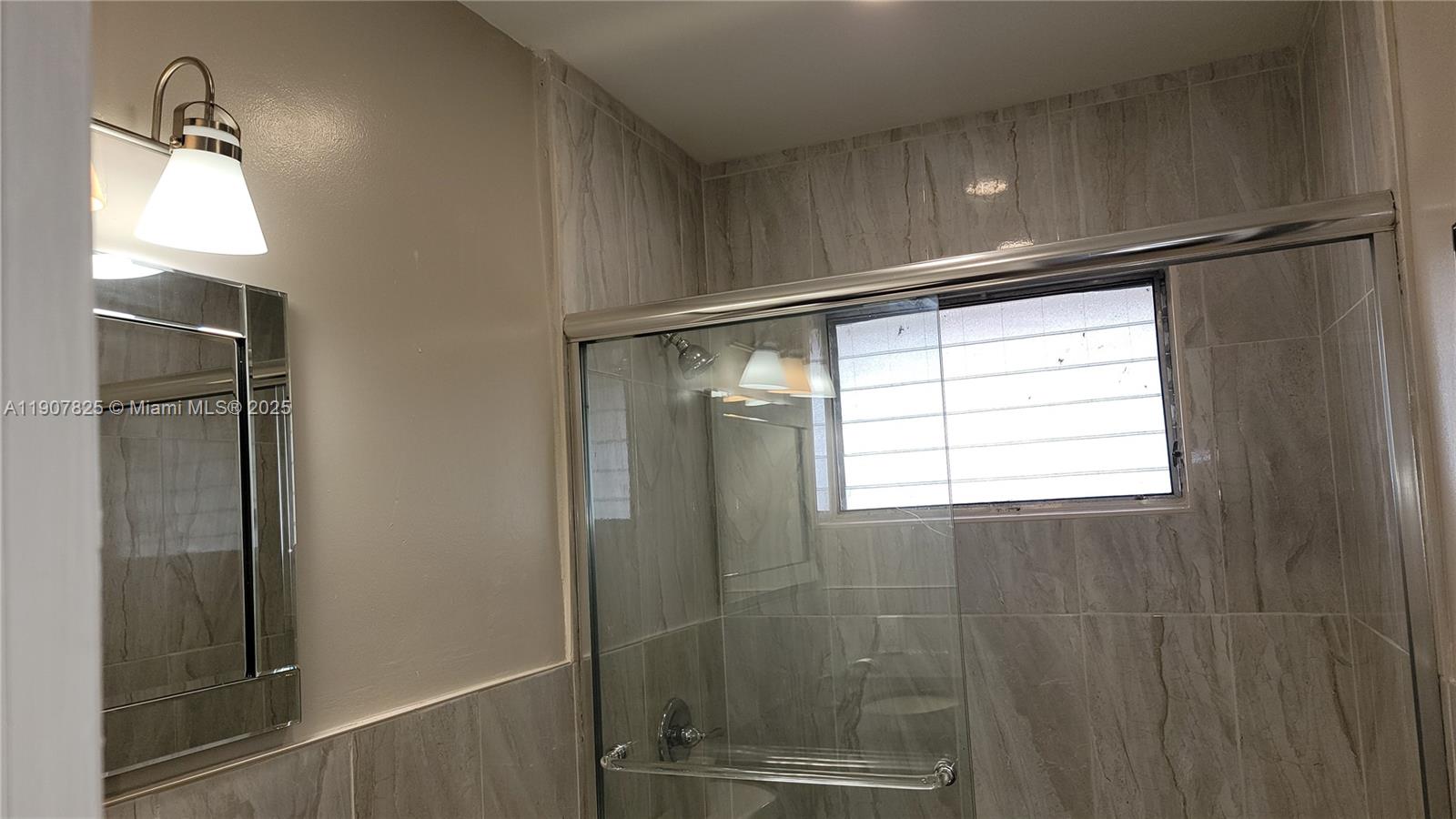 LAKE PARK GARDENS 1 INC C - Residential Lease