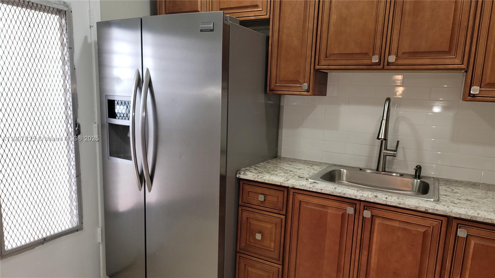 LAKE PARK GARDENS 1 INC C - Residential Lease