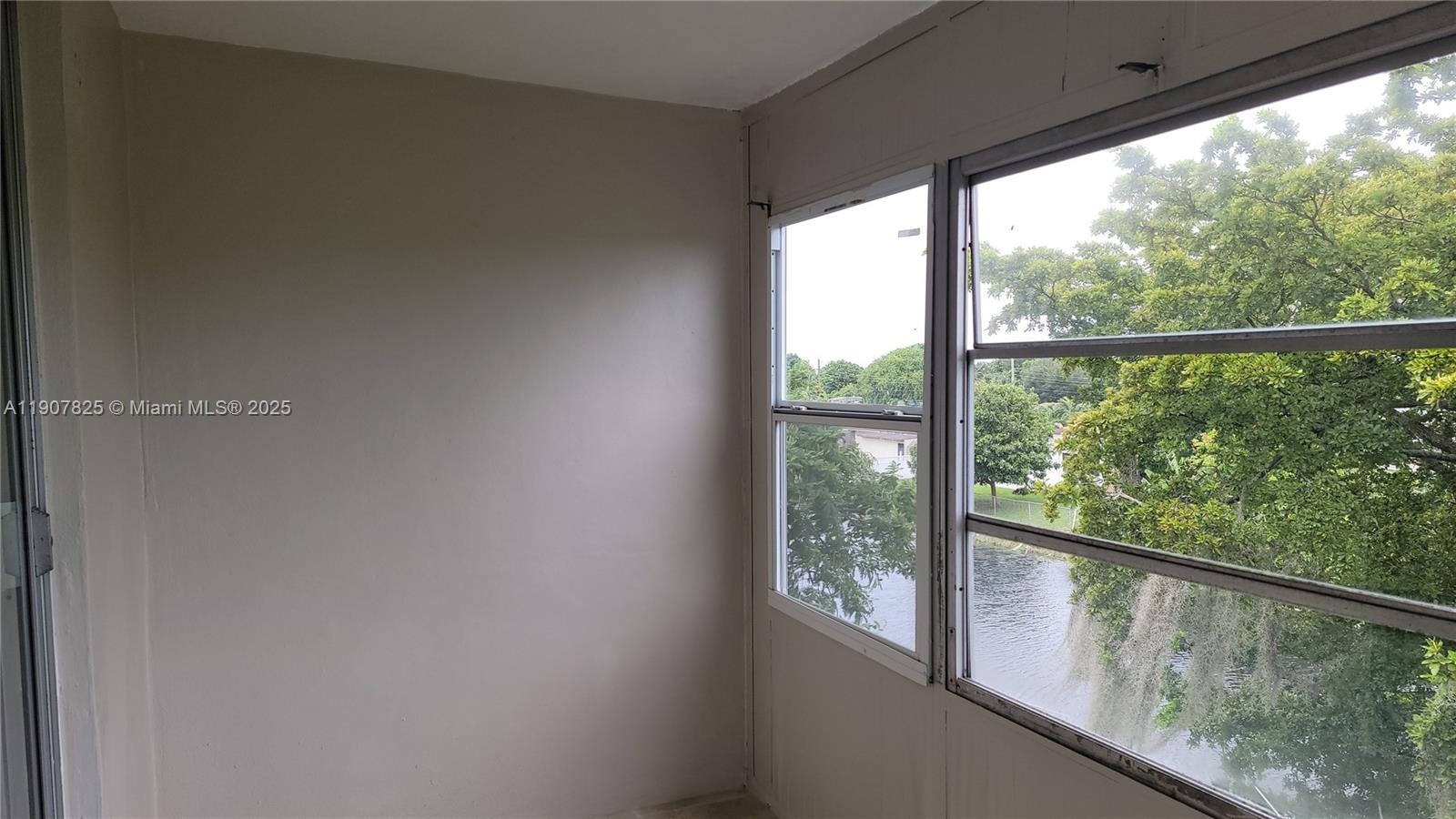 LAKE PARK GARDENS 1 INC C - Residential Lease