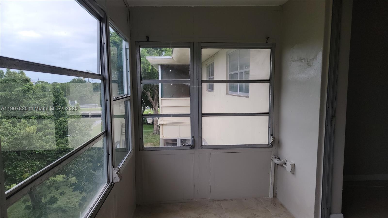 LAKE PARK GARDENS 1 INC C - Residential Lease