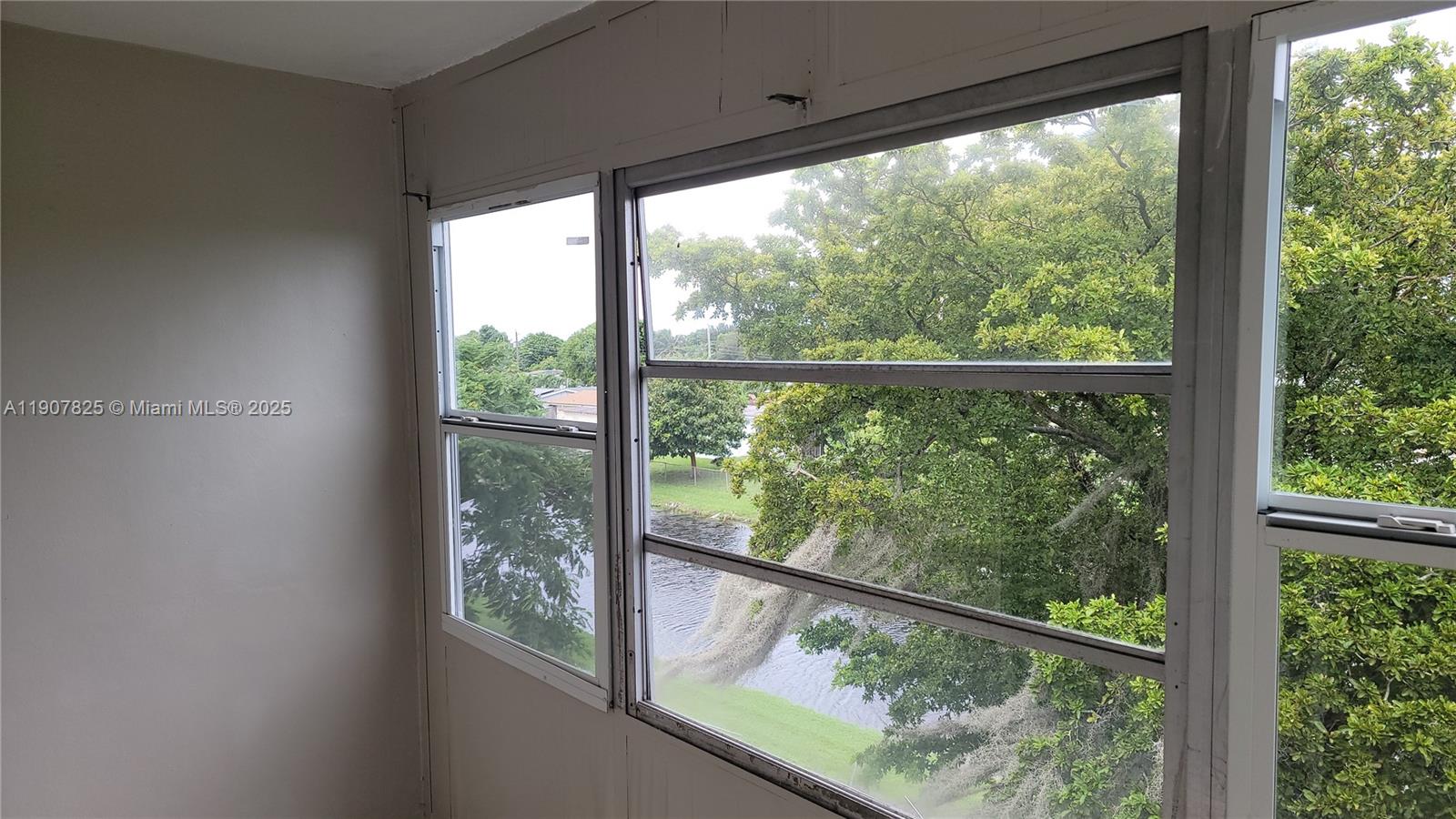 LAKE PARK GARDENS 1 INC C - Residential Lease