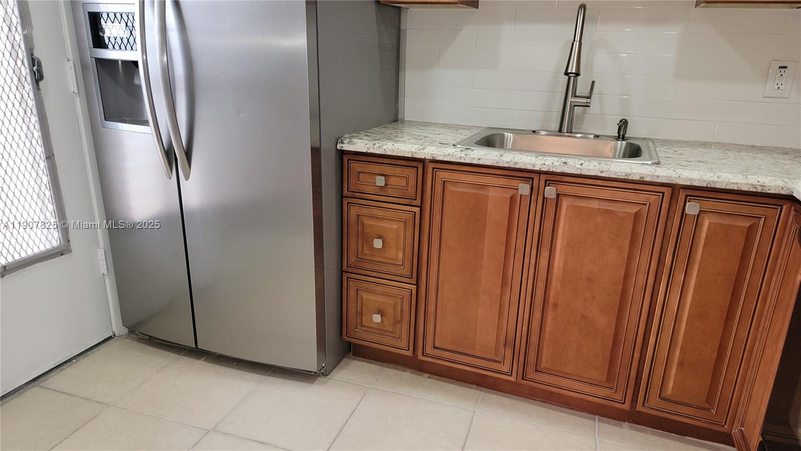 LAKE PARK GARDENS 1 INC C - Residential Lease