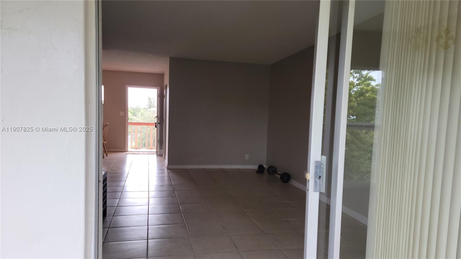 LAKE PARK GARDENS 1 INC C - Residential Lease