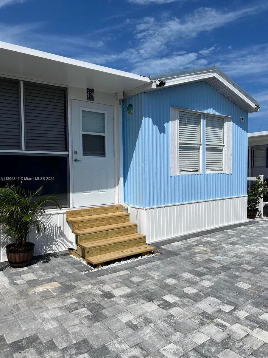 325 Calusa St #499