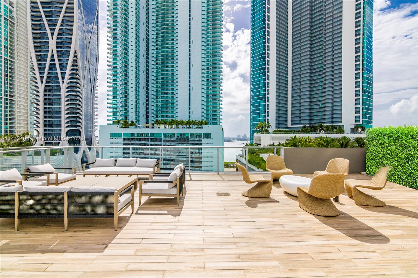 PARAMOUNT MIAMI WORLDCENT - Residential