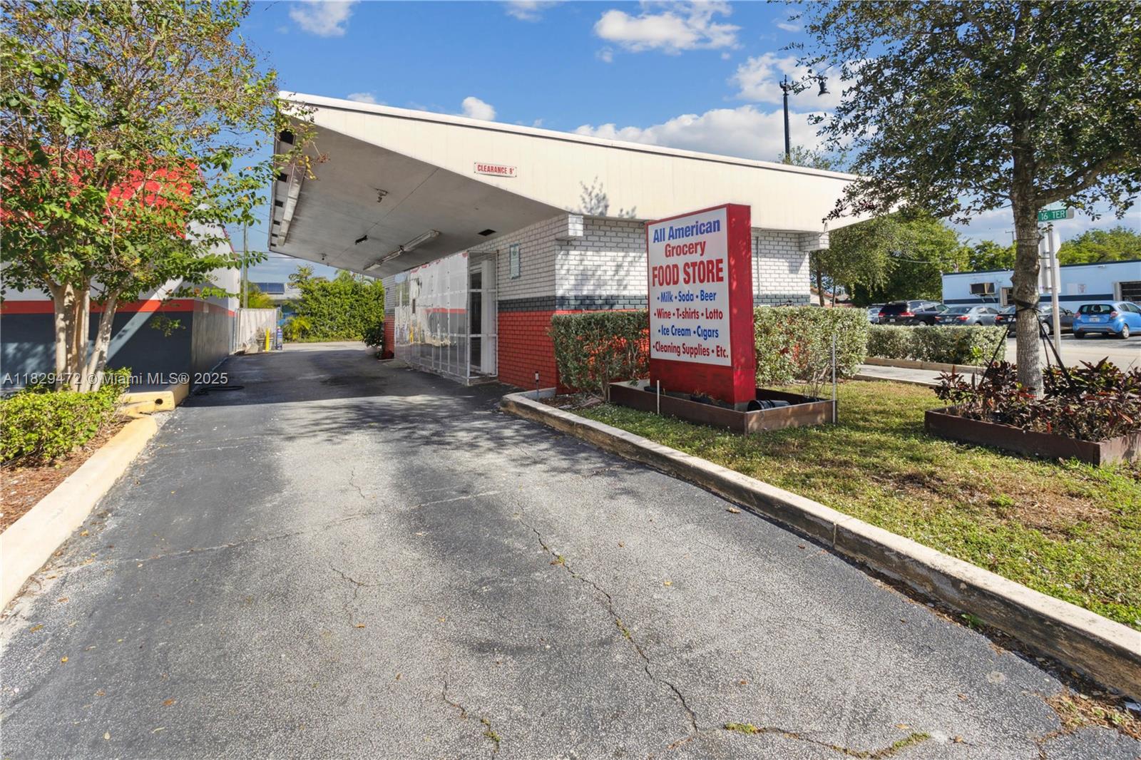 ONE Sotheby’s presents a 1,350 SF freestanding retail/drive-thru on E Sample Rd with prime frontage and 39K+ daily traffic. Situated on 0.13 AC and zoned B-3 (County), this site offers excellent visibility in a thriving corridor near shops, dining, and beaches. Just east, N Federal Hwy sees 54K+ daily traffic. Adjacent 9,256 SF building at 1601 E Sample Rd also available (separate listing, $2.9M). Combined, the two parcels total 0.63 AC at a signalized hard corner. Both buildings delivered vacant. Buy one or both. Call for details.