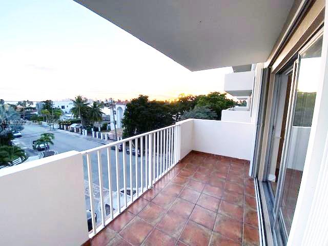 1455 N Treasure Dr 4N