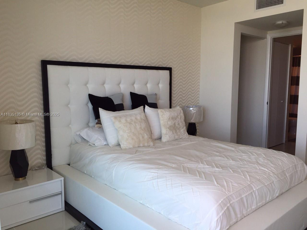 TERRAZAS RIVERPARK VILLAG - Residential