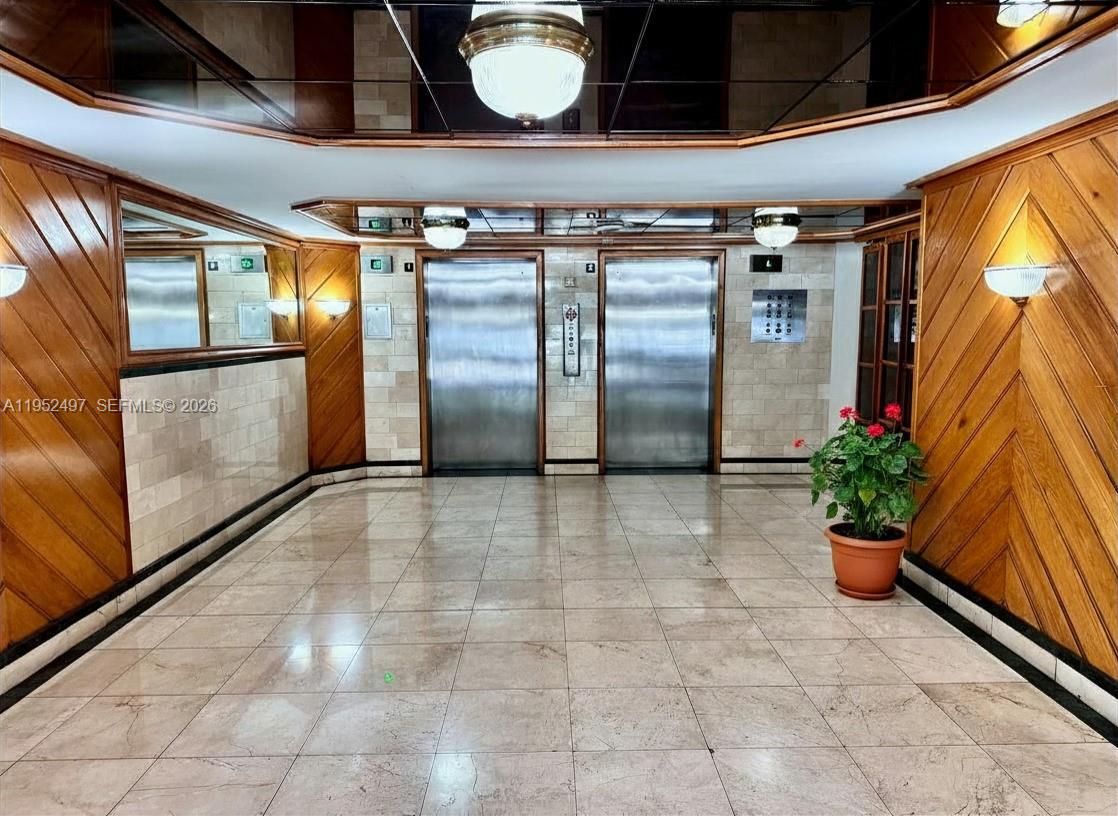 2401 Collins Ave 509