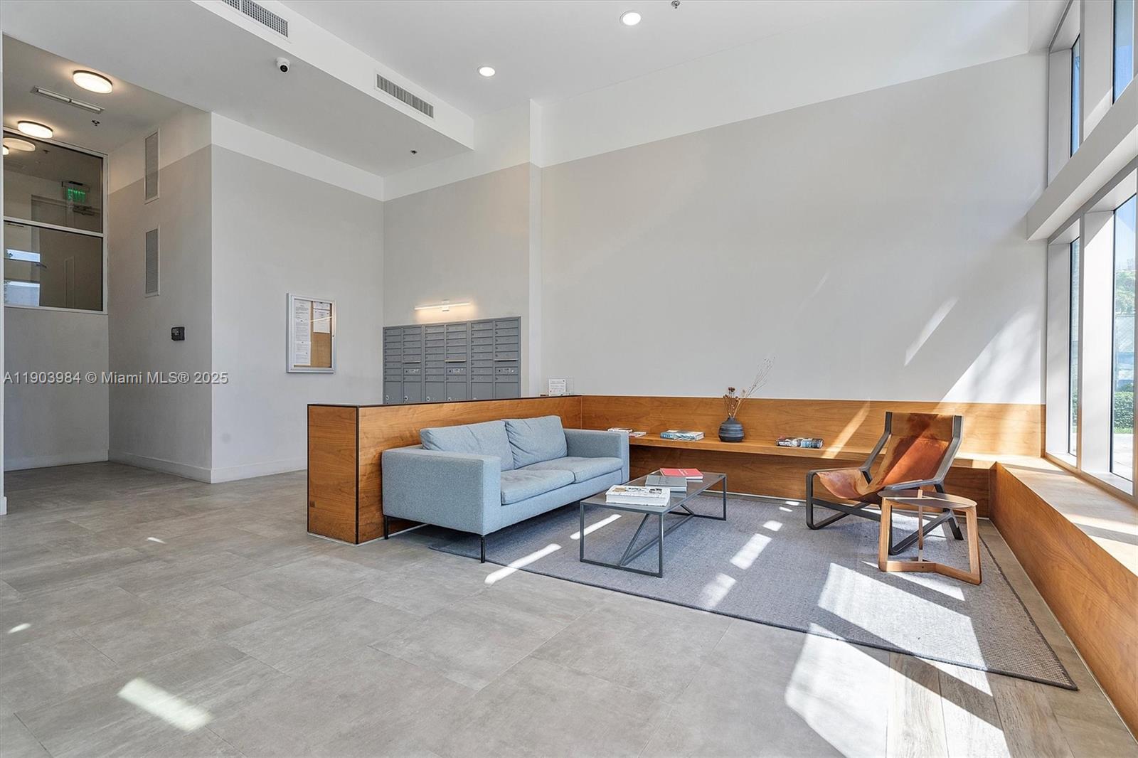 THE PALMS CONDO - Residential