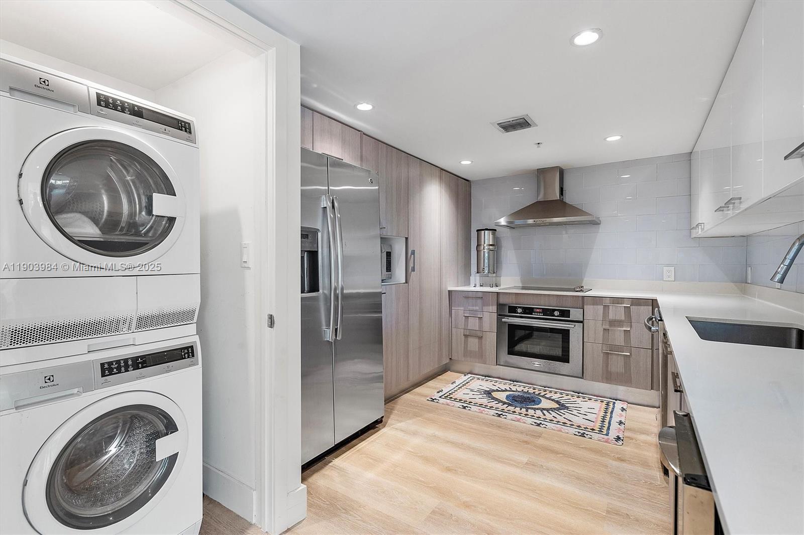 THE PALMS CONDO - Residential