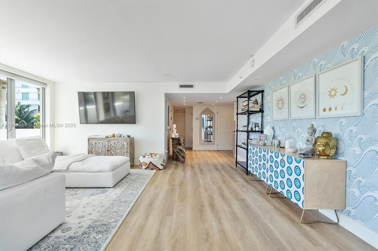 THE PALMS CONDO - Residential