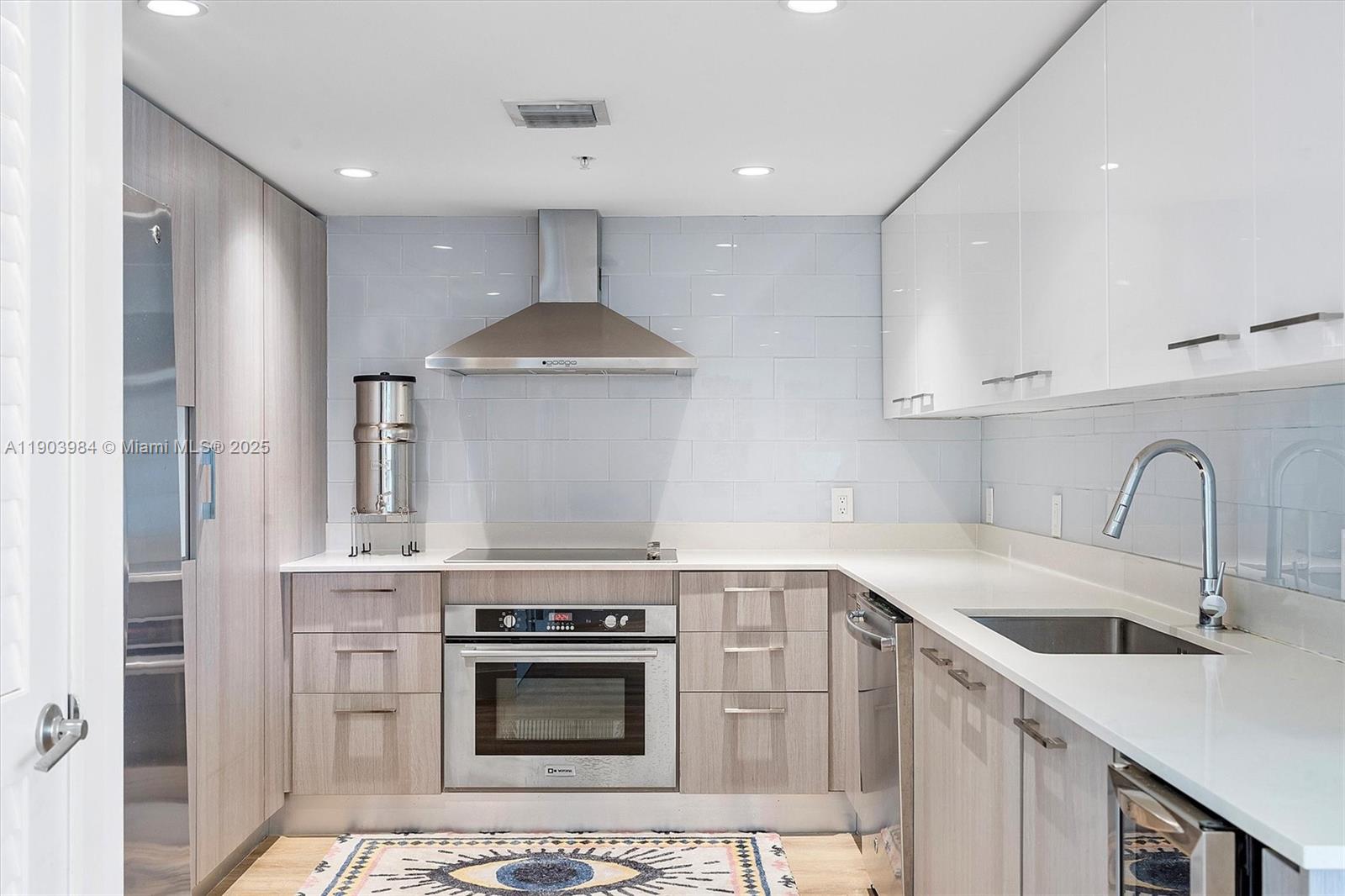 THE PALMS CONDO - Residential