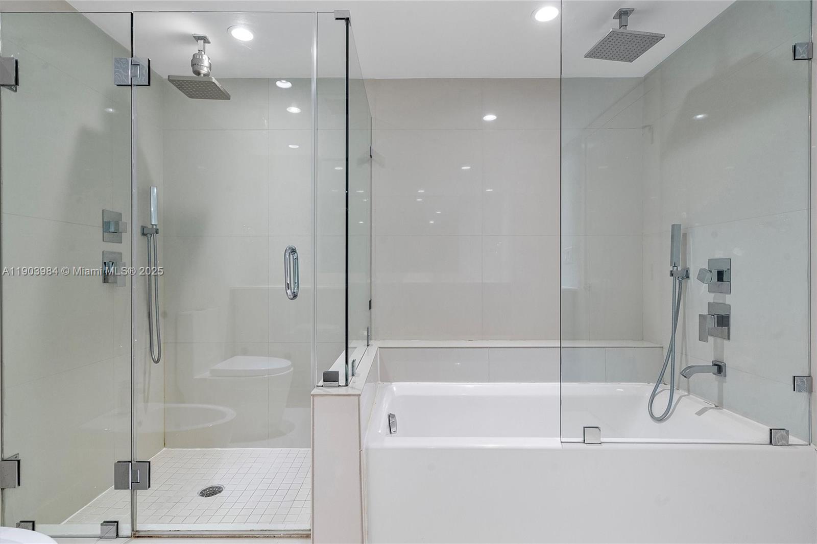 THE PALMS CONDO - Residential