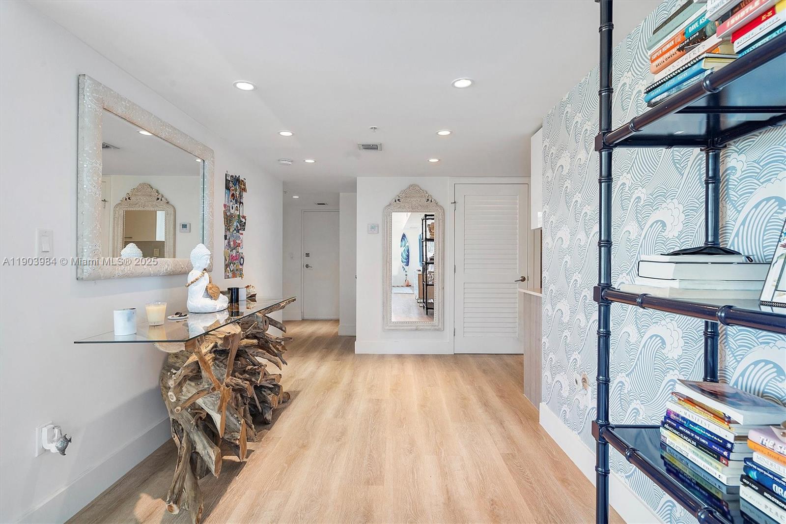 THE PALMS CONDO - Residential