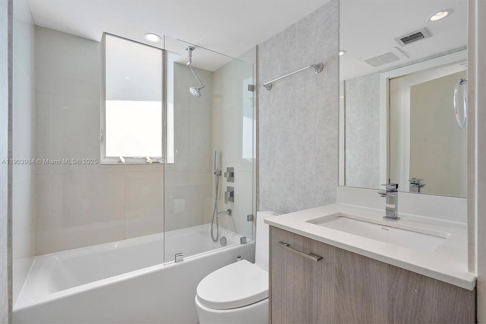 THE PALMS CONDO - Residential