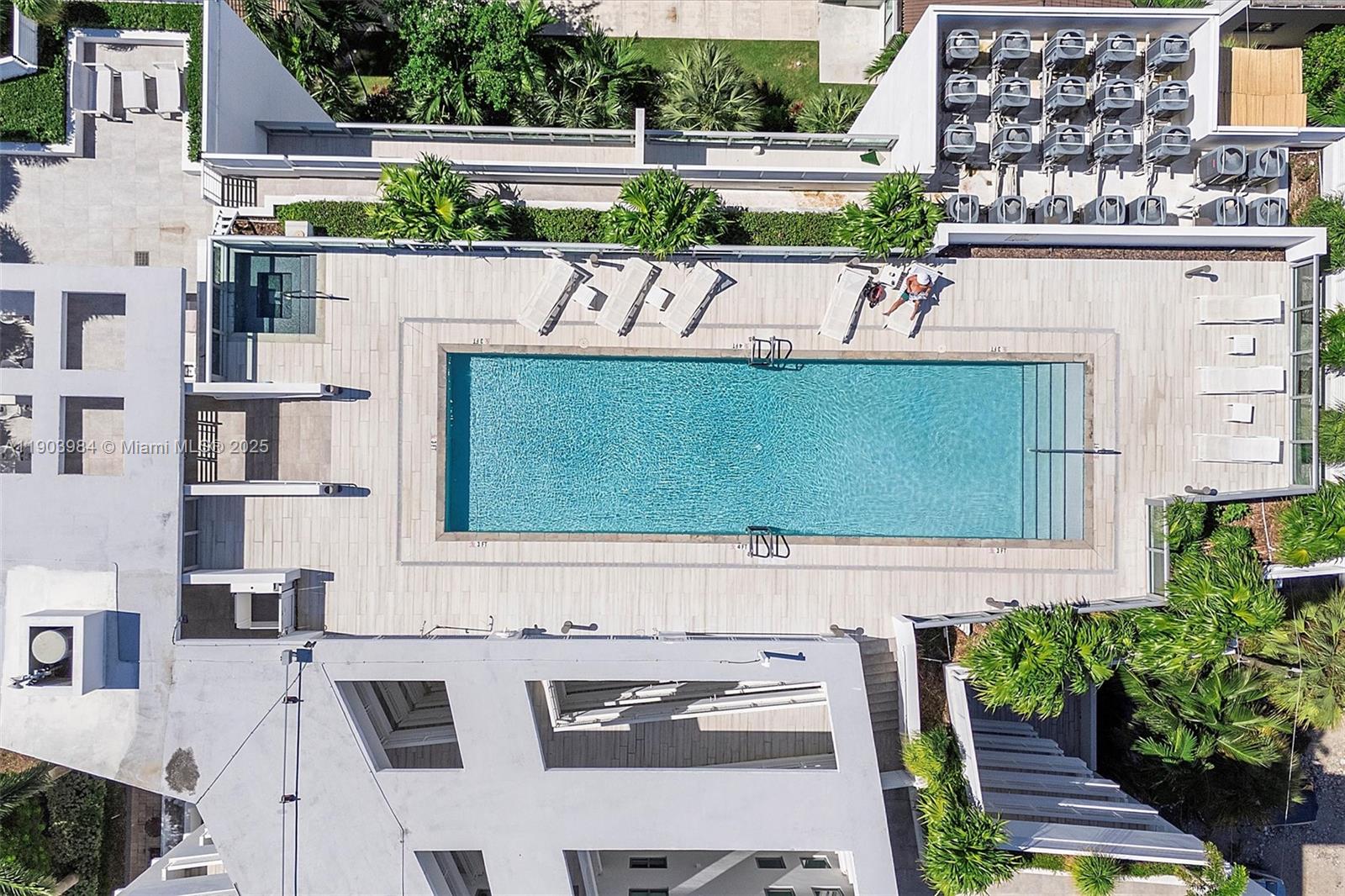 THE PALMS CONDO - Residential