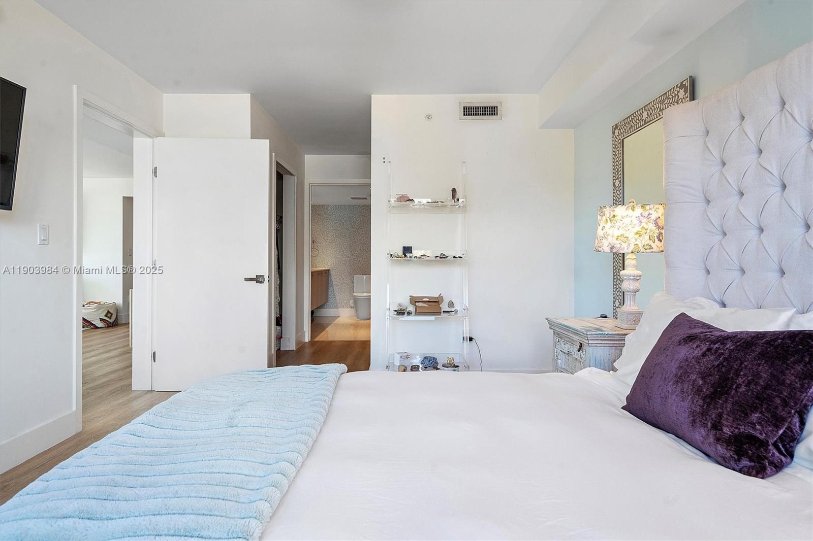 THE PALMS CONDO - Residential