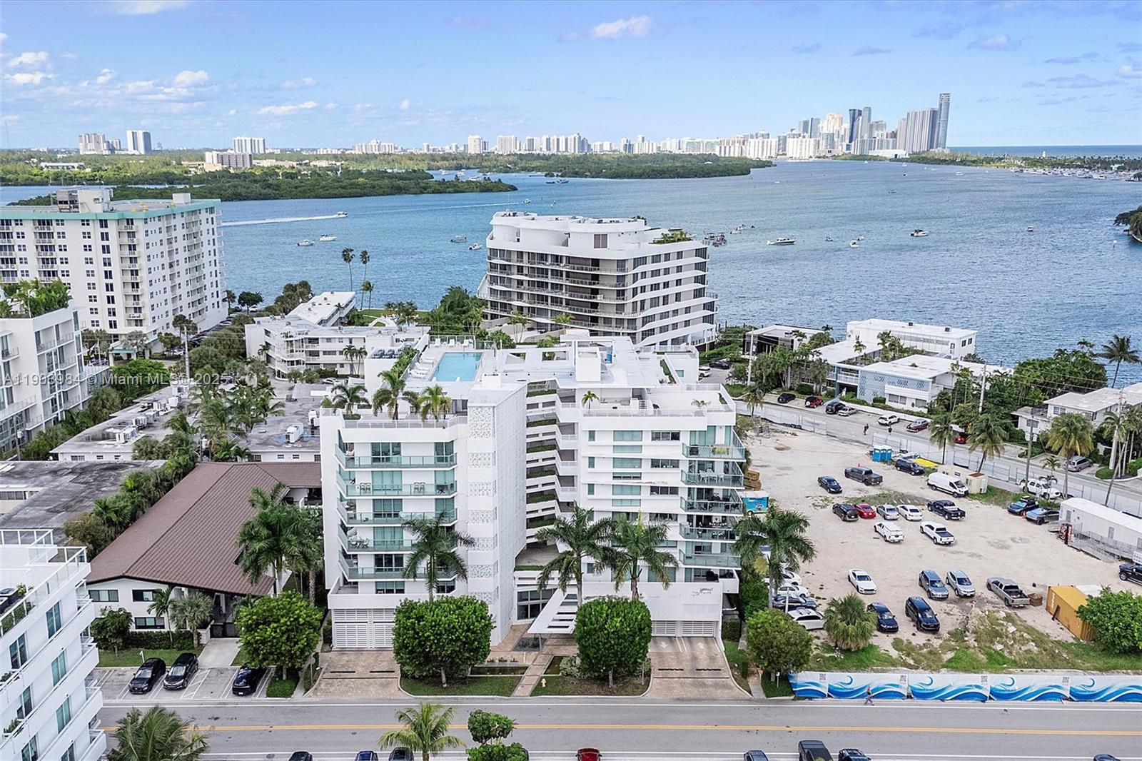 THE PALMS CONDO - Residential