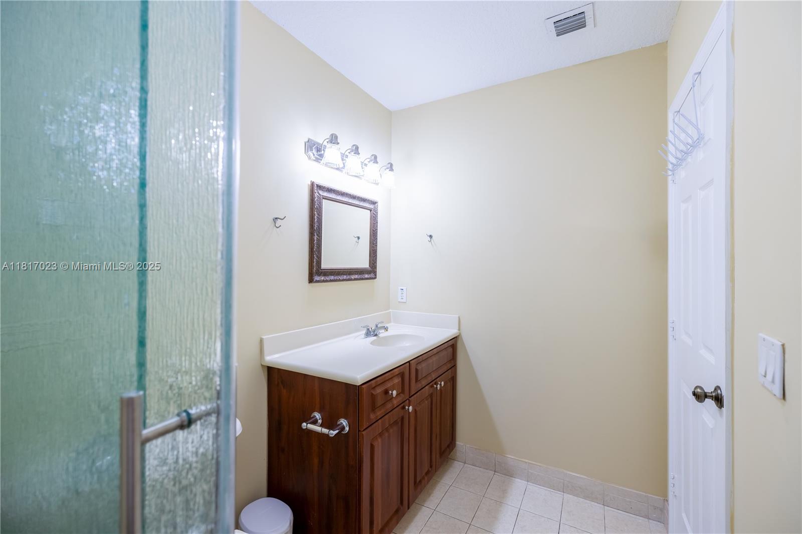 KARENERO FALLS - Residential