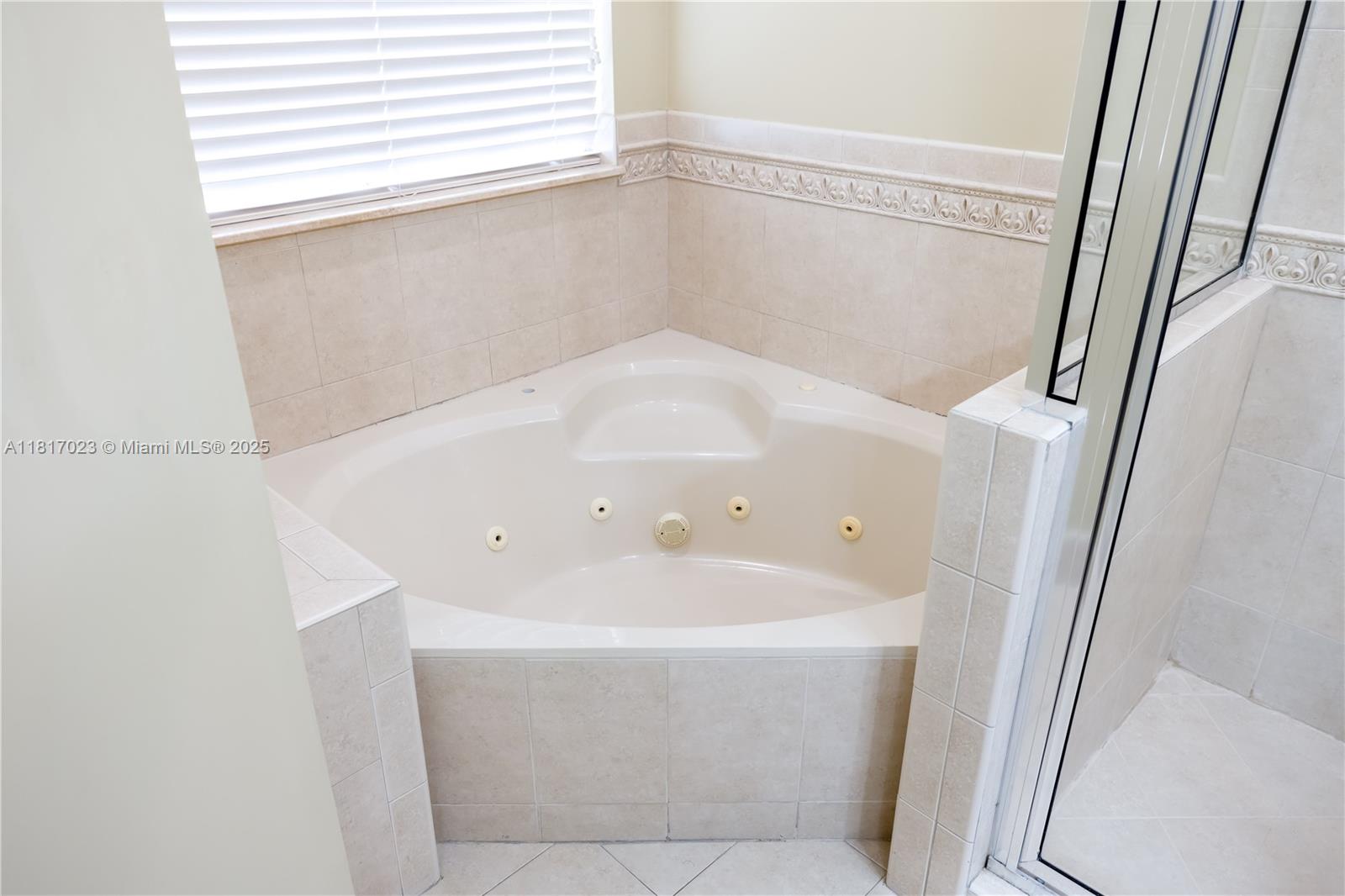 KARENERO FALLS - Residential