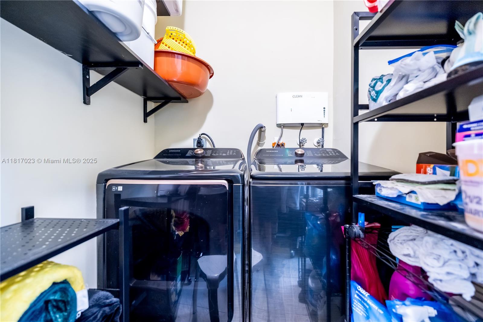 KARENERO FALLS - Residential