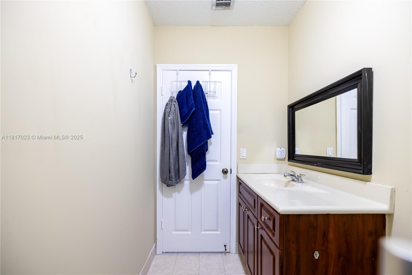 KARENERO FALLS - Residential