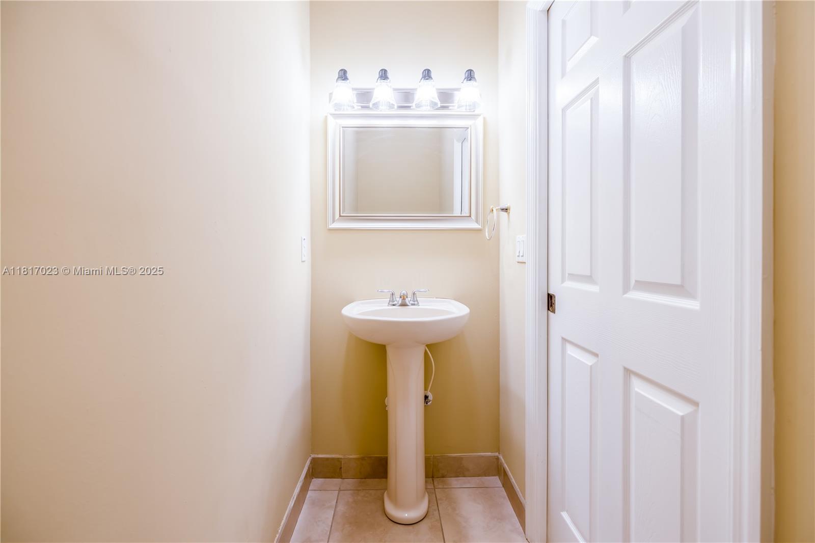 KARENERO FALLS - Residential